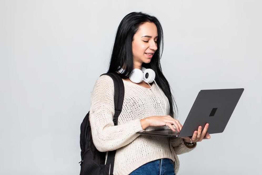 The Digital Backpack: How Students Are Using Gadgets to Organize Their Educational Lives